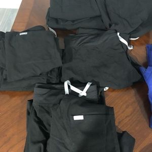 FIGS Catarina Top Medium Black